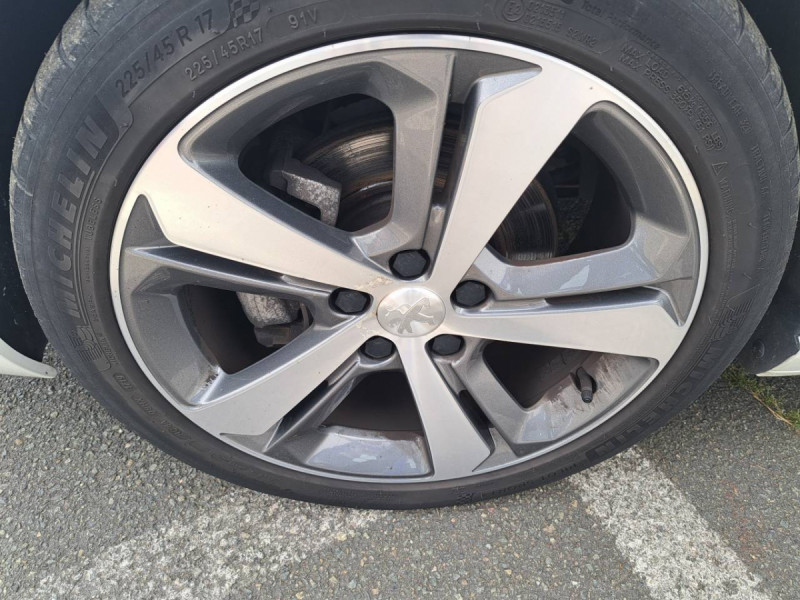 Photo 6 de l'offre de PEUGEOT 308 SW (2) BlueHDi 130 EAT8 S&S SW GT LINE à 15990€ chez Carlyss automobiles Vitré