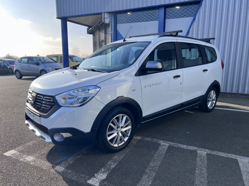 Photo 2 de l'offre de Dacia Lodgy 7 Places Stepway Blue dCi 115 E6U à 14790€ chez Carlyss automobiles Vitré