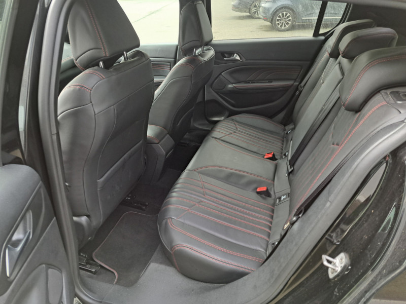Photo 11 de l'offre de PEUGEOT 308 (2) BlueHDi 180 S&S EAT8 GT à 14990€ chez Carlyss automobiles Vitré