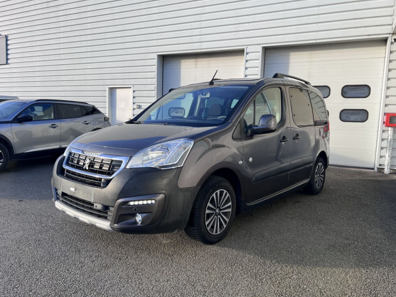 Photo 2 de l'offre de Peugeot Partner Tepee (2) 1.6 BlueHDi 120 S&S Outdoor à 14290€ chez Carlyss automobiles Vitré