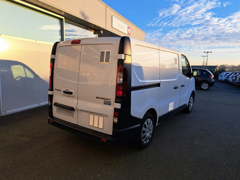 Photo 3 de l'offre de Renault Trafic (3) FG GCF L1H1 1200 dCi 120 E6  12908€ HT à 15490€ chez Carlyss automobiles Vitré