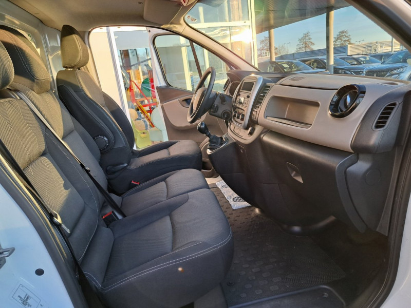 Photo 11 de l'offre de Renault Trafic (3) FG GCF L1H1 1200 dCi 120 E6  12908€ HT à 15490€ chez Carlyss automobiles Vitré