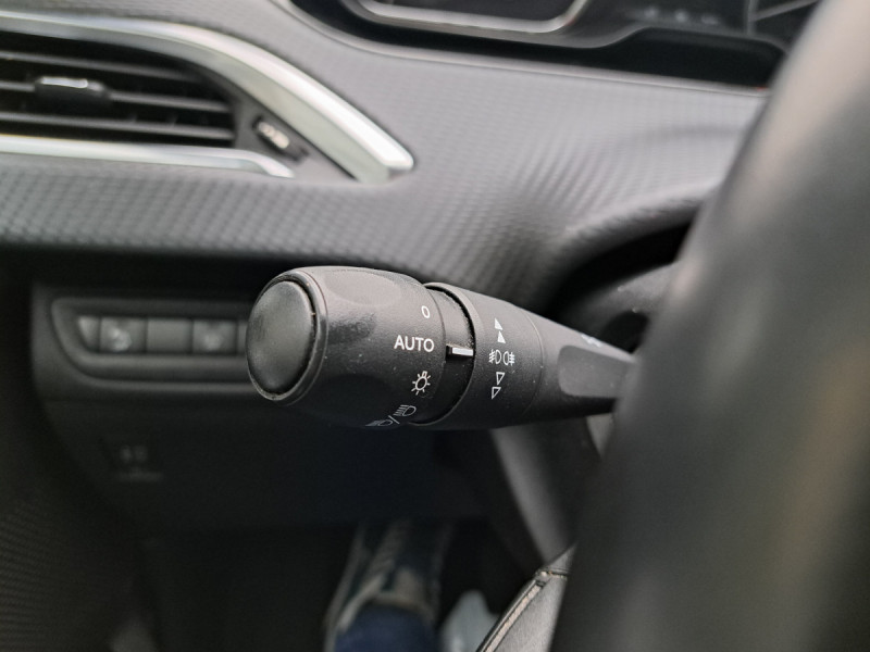 Photo 16 de l'offre de PEUGEOT 2008 BlueHDi 100 S&S Allure Business à 10690€ chez Carlyss automobiles Vitré
