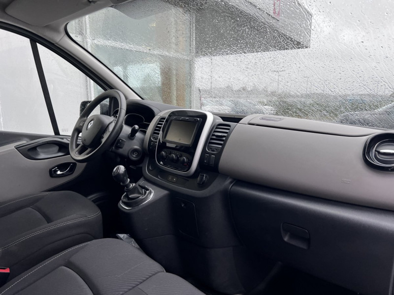 Photo 8 de l'offre de Renault Trafic (3) Fourg Conf + CCar L1H1 1200 NRJ dCi 145   13742€ HT à 16490€ chez Carlyss automobiles Vitré