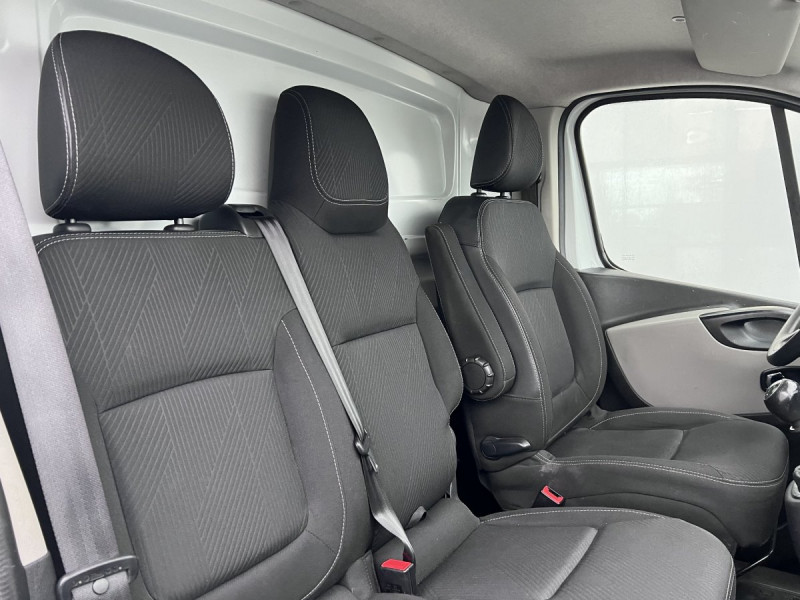Photo 9 de l'offre de Renault Trafic (3) Fourg Conf + CCar L1H1 1200 NRJ dCi 145   13742€ HT à 16490€ chez Carlyss automobiles Vitré