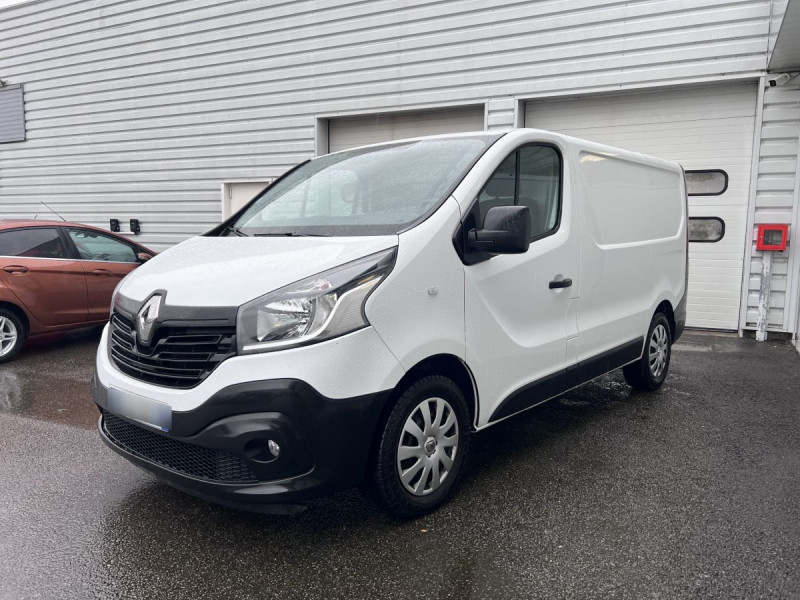 Photo 2 de l'offre de Renault Trafic (3) Fourg Conf + CCar L1H1 1200 NRJ dCi 145   13742€ HT à 16490€ chez Carlyss automobiles Vitré