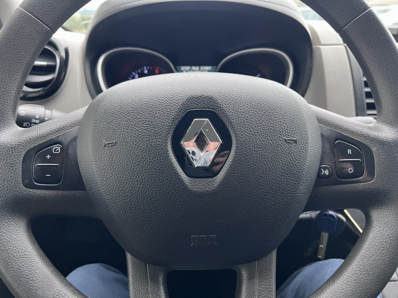 Photo 10 de l'offre de Renault Trafic (3) Fourg Conf + CCar L1H1 1200 NRJ dCi 145   13742€ HT à 16490€ chez Carlyss automobiles Vitré