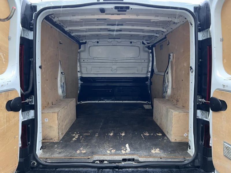 Photo 6 de l'offre de Renault Trafic (3) Fourg Conf + CCar L1H1 1200 NRJ dCi 145   13742€ HT à 16490€ chez Carlyss automobiles Vitré