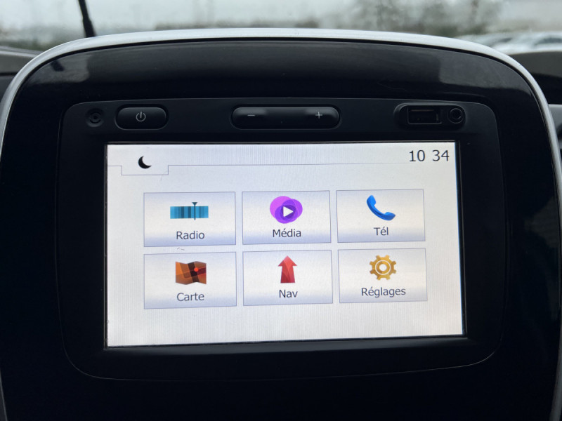 Photo 14 de l'offre de Renault Trafic (3) Fourg Conf + CCar L1H1 1200 NRJ dCi 145   13742€ HT à 16490€ chez Carlyss automobiles Vitré