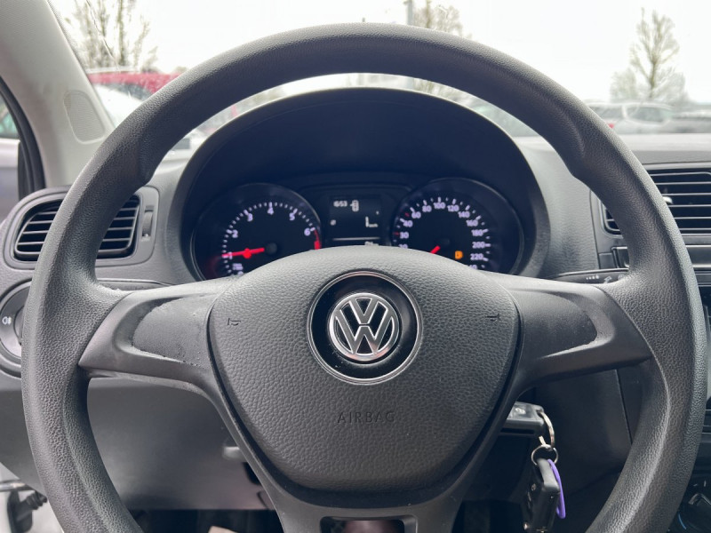 Photo 8 de l'offre de Volkswagen Polo (5) 1.0 60 Trendline à 8990€ chez Carlyss automobiles Vitré