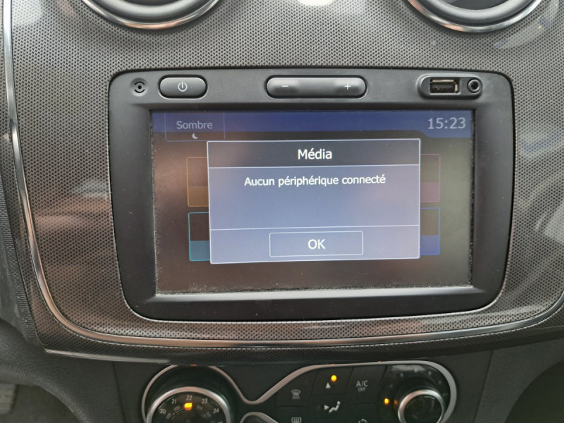 Photo 11 de l'offre de Dacia Sandero (2) Stepway Navy TCe 90 à 11290€ chez Carlyss automobiles Vitré
