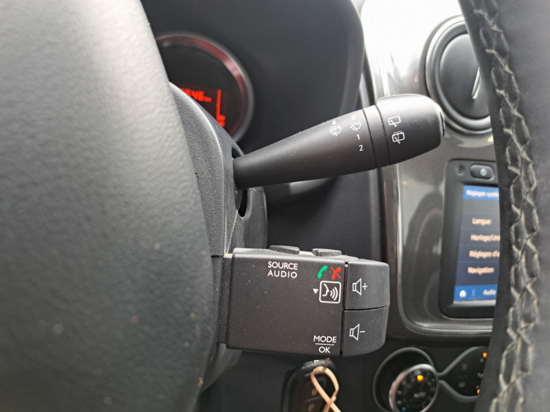 Photo 15 de l'offre de Dacia Sandero (2) Stepway Navy TCe 90 à 11290€ chez Carlyss automobiles Vitré