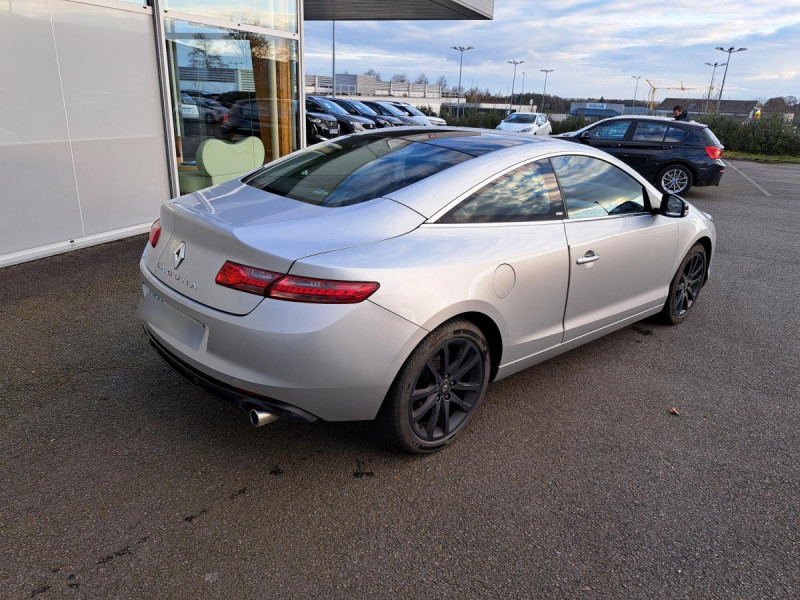 Photo 3 de l'offre de Renault Laguna Coupe (3) GT 4Control 2.0 DCI 180 FAP 400Nm à 9990€ chez Carlyss automobiles Vitré