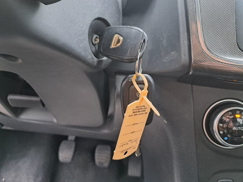 Photo 17 de l'offre de Dacia Sandero (2) Stepway Navy TCe 90 à 11290€ chez Carlyss automobiles Vitré