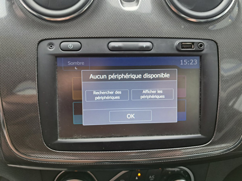 Photo 12 de l'offre de Dacia Sandero (2) Stepway Navy TCe 90 à 11290€ chez Carlyss automobiles Vitré