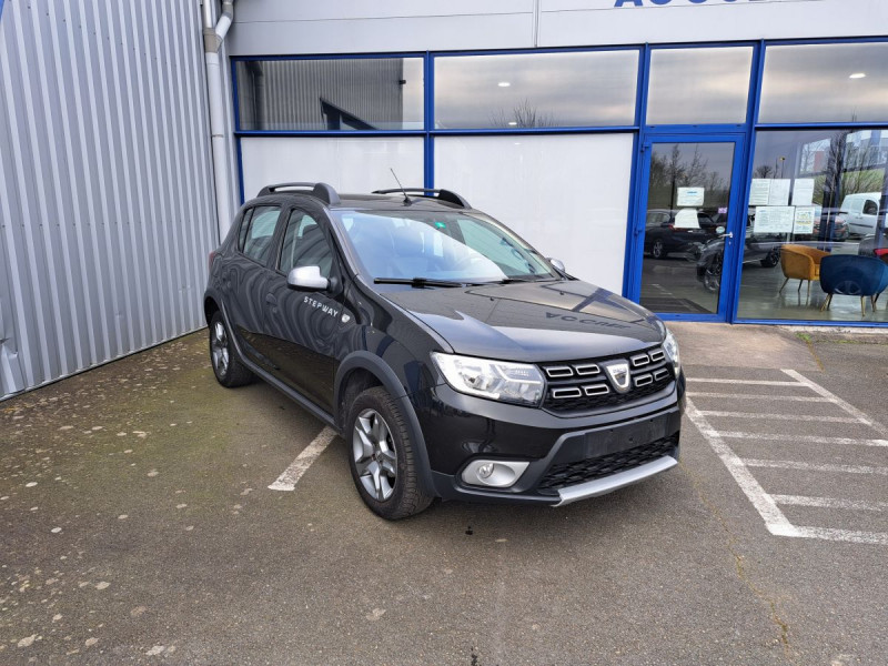 Photo 1 de l'offre de Dacia Sandero (2) Stepway Navy TCe 90 à 11290€ chez Carlyss automobiles Vitré
