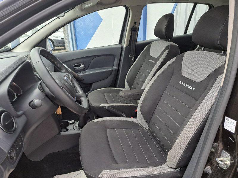 Photo 6 de l'offre de Dacia Sandero (2) Stepway Navy TCe 90 à 11290€ chez Carlyss automobiles Vitré
