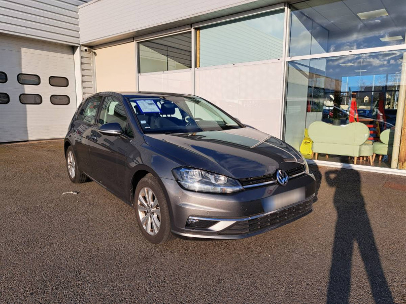 Photo 1 de l'offre de VOLKSWAGEN Golf (7) 1.0 TSI 115 BVM6 Confort Business à 13790€ chez Carlyss automobiles Vitré