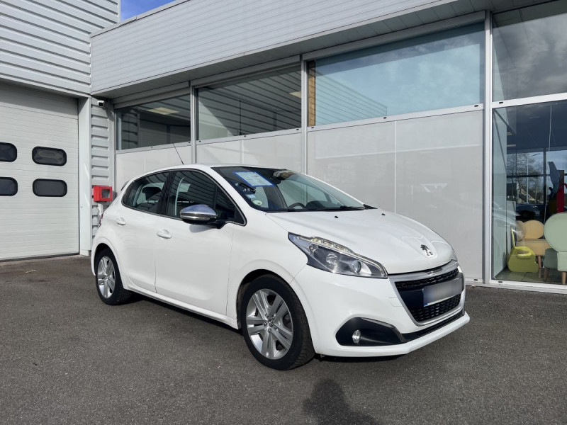 Photo 1 de l'offre de PEUGEOT 208 BLUEHDI 100 S&S ALLURE BUSINESS à 9490€ chez Carlyss automobiles Vitré