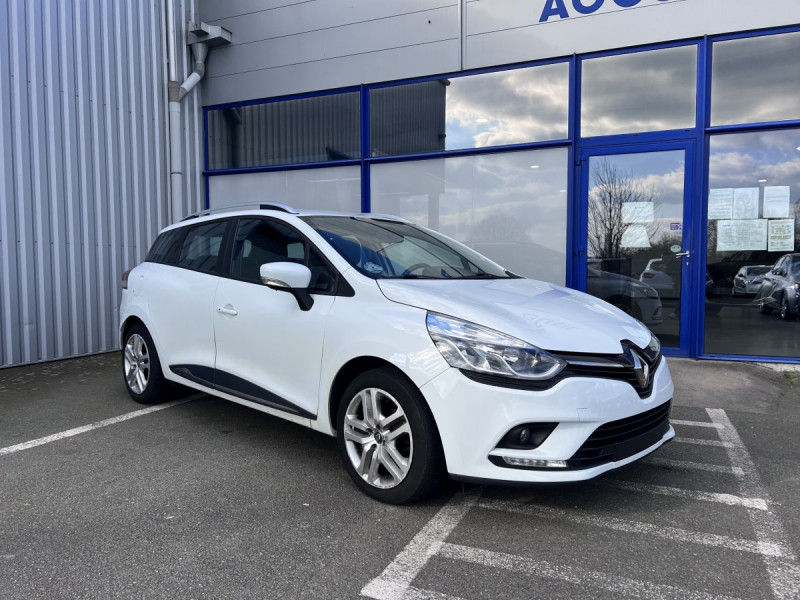 Photo 1 de l'offre de Renault Clio Estate (4) Business TCe 90 - 19 à 10990€ chez Carlyss automobiles Vitré