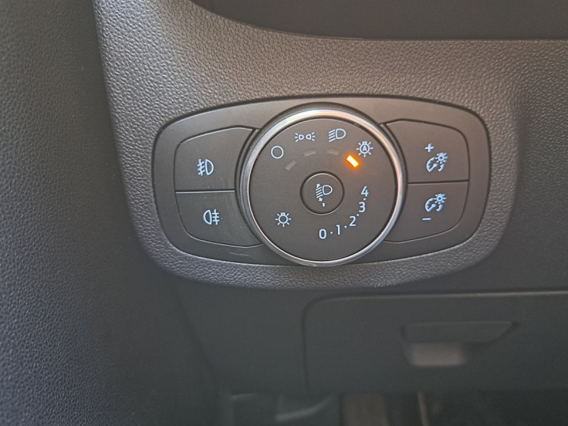 Photo 18 de l'offre de Ford Fiesta (7) 1.1 75ch COOL & CONNECT à 12490€ chez Carlyss automobiles Vitré