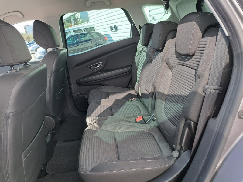 Photo 8 de l'offre de Renault Scénic (4) Business Blue dCi 120 à 12990€ chez Carlyss automobiles Vitré