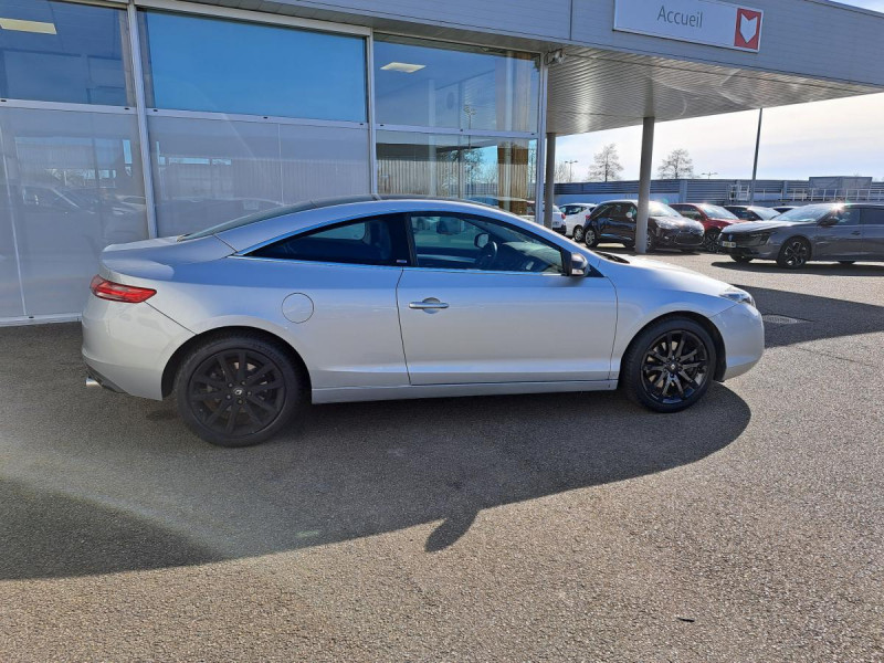 Photo 2 de l'offre de Renault Laguna Coupe (3) GT 4Control 2.0 DCI 180 FAP 400Nm à 8990€ chez Carlyss automobiles Vitré