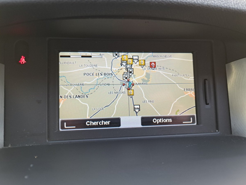 Photo 12 de l'offre de Renault Laguna Coupe (3) GT 4Control 2.0 DCI 180 FAP 400Nm à 8990€ chez Carlyss automobiles Vitré