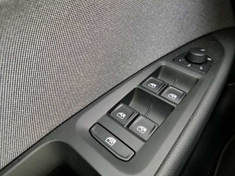 Photo 20 de l'offre de Seat Leon (3) 1.0 TSI 115 S&S Style à 14490€ chez Carlyss automobiles Vitré