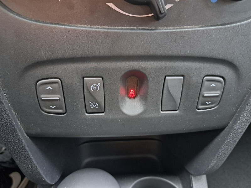 Photo 15 de l'offre de Dacia Sandero (2) Stepway Prestige TCe 90 à 7990€ chez Carlyss automobiles Vitré