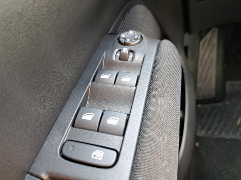 Photo 21 de l'offre de CITROEN C3 Aircross BlueHDi 110 S&S BVM6 Shine à 17490€ chez Carlyss automobiles Vitré