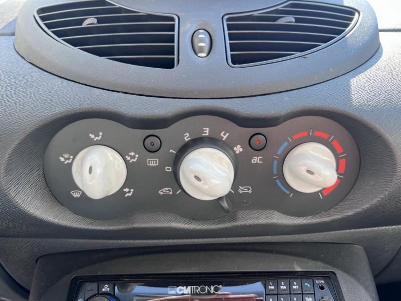 Photo 9 de l'offre de Renault Twingo (2) Expression 1.2 16v 75ch LEV Eco2 à 6290€ chez Carlyss automobiles Vitré