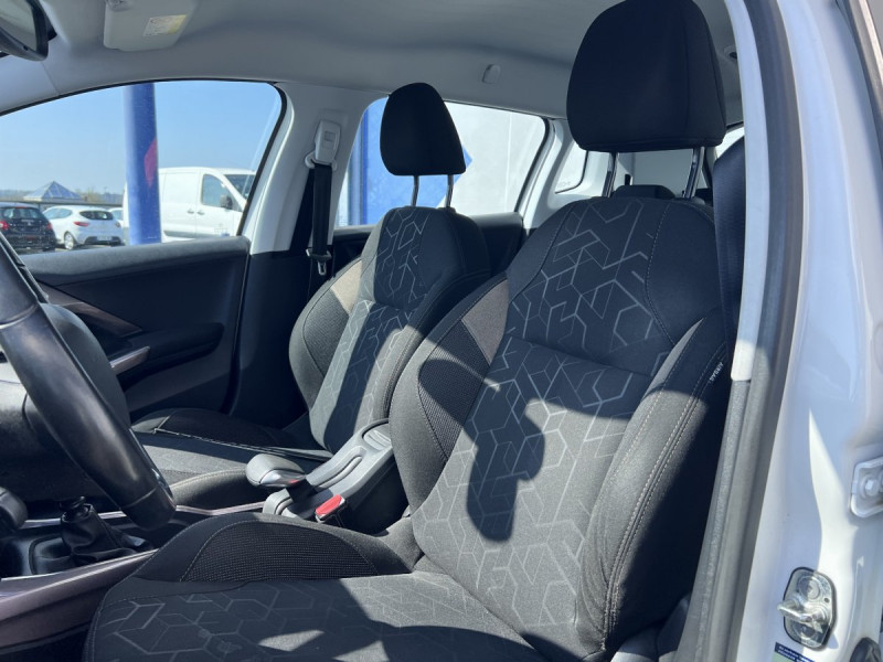 Photo 7 de l'offre de PEUGEOT 2008 1.6 BlueHDi 120 Allure à 9990€ chez Carlyss automobiles Vitré