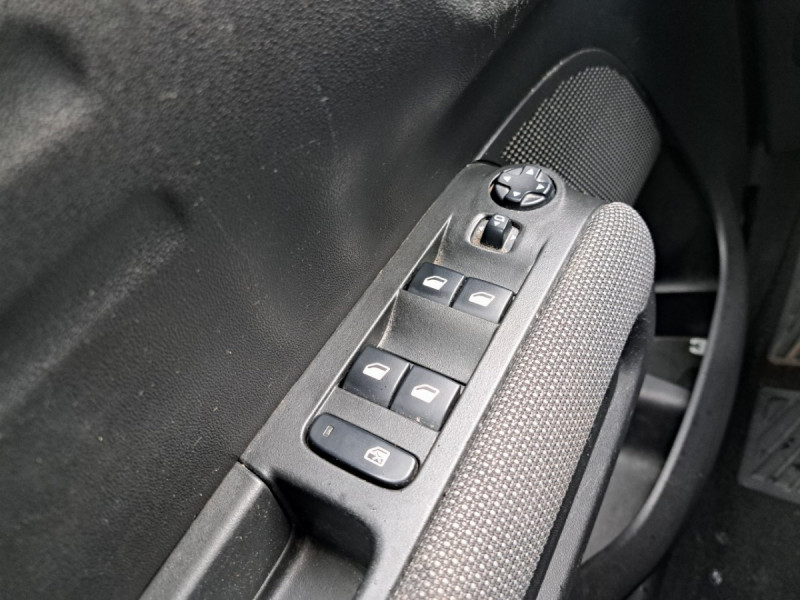 Photo 17 de l'offre de CITROEN C3 Aircross BlueHDi 100 S&S BVM6 Shine Business à 11790€ chez Carlyss automobiles Vitré