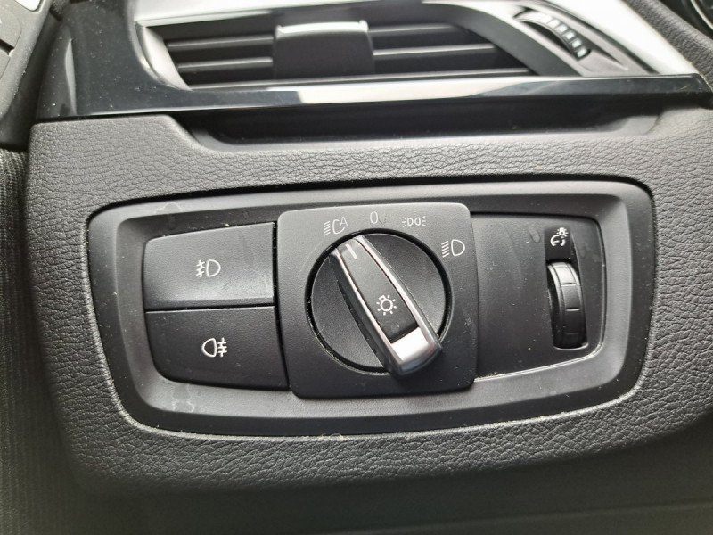 Photo 19 de l'offre de BMW X1 (2) sDrive18d Lounge BVA8 à 22490€ chez Carlyss automobiles Vitré