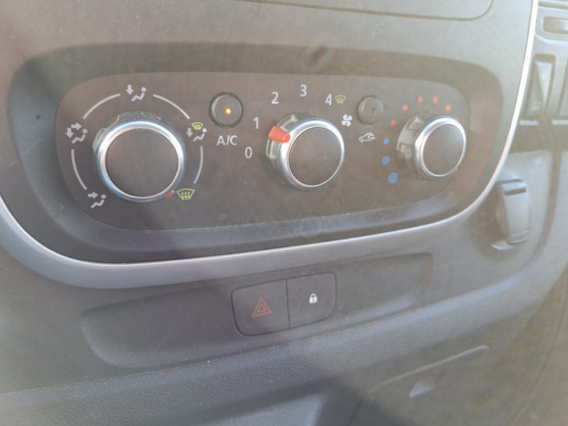 Photo 16 de l'offre de Renault Trafic (3) NV FG CF L1H1 1200 dCi 120 S&S  14575 euros HT à 17490€ chez Carlyss automobiles Vitré