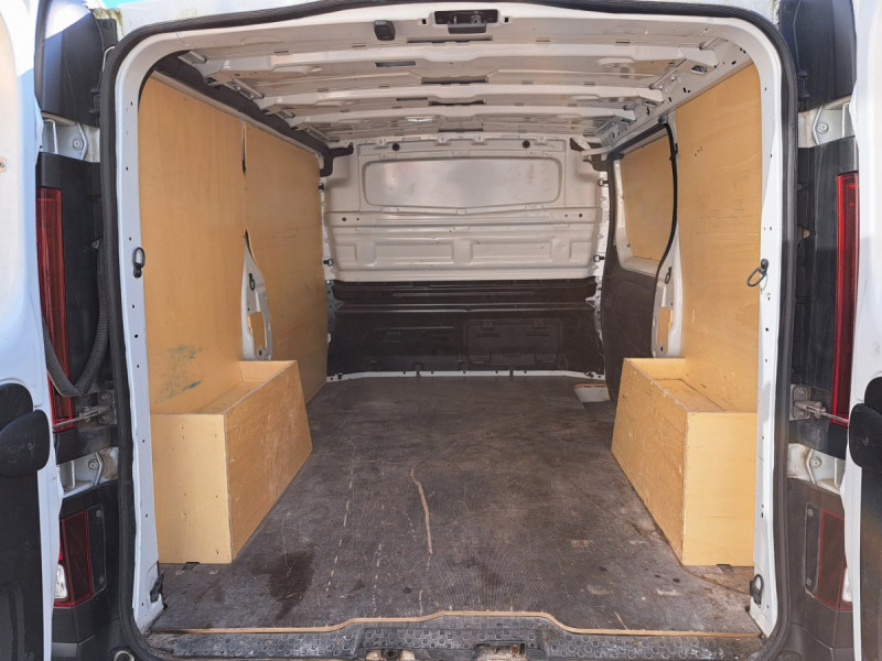 Photo 6 de l'offre de Renault Trafic (3) NV FG CF L1H1 1200 dCi 120 S&S  14575 euros HT à 17490€ chez Carlyss automobiles Vitré