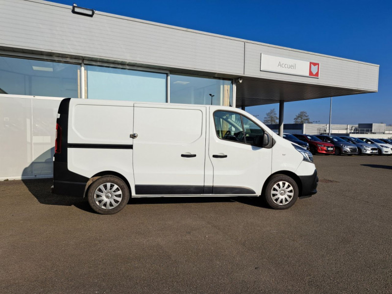 Photo 3 de l'offre de Renault Trafic (3) NV FG CF L1H1 1200 dCi 120 S&S  14575 euros HT à 17490€ chez Carlyss automobiles Vitré