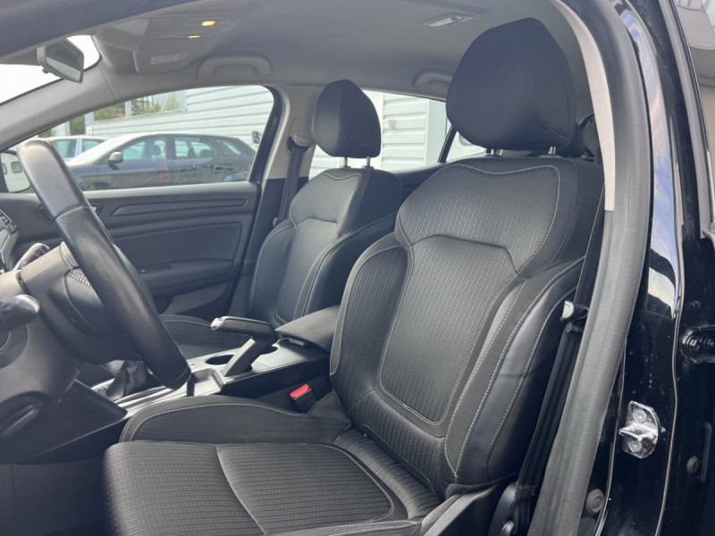 Photo 6 de l'offre de Renault Mégane Berline (4) Business Blue dCi 115 à 11290€ chez Carlyss automobiles Vitré