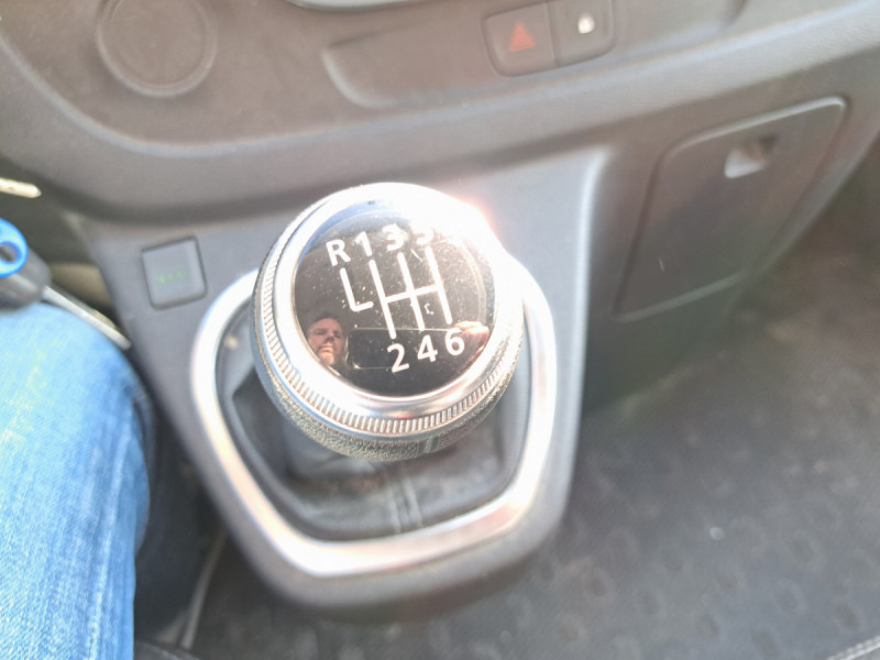 Photo 13 de l'offre de Renault Trafic (3) NV FG CF L1H1 1200 dCi 120 S&S  14575 euros HT à 17490€ chez Carlyss automobiles Vitré