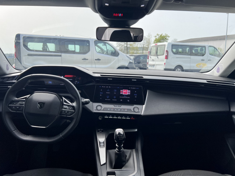 Photo 5 de l'offre de Peugeot 308 (3) BlueHDI 130 ACTIVE PACK à 17990€ chez Carlyss automobiles Vitré