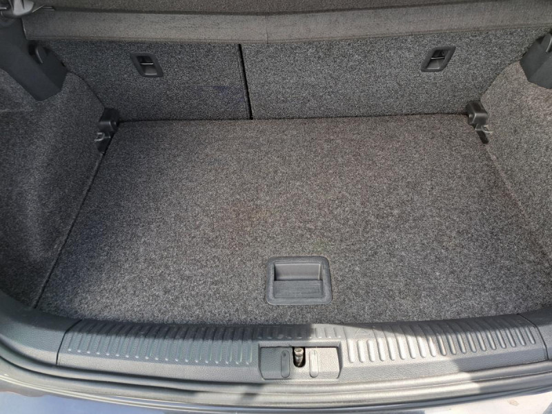 Photo 20 de l'offre de Volkswagen Polo (5) 1.4 TDI 90 Lounge BMT à 9990€ chez Carlyss automobiles Vitré