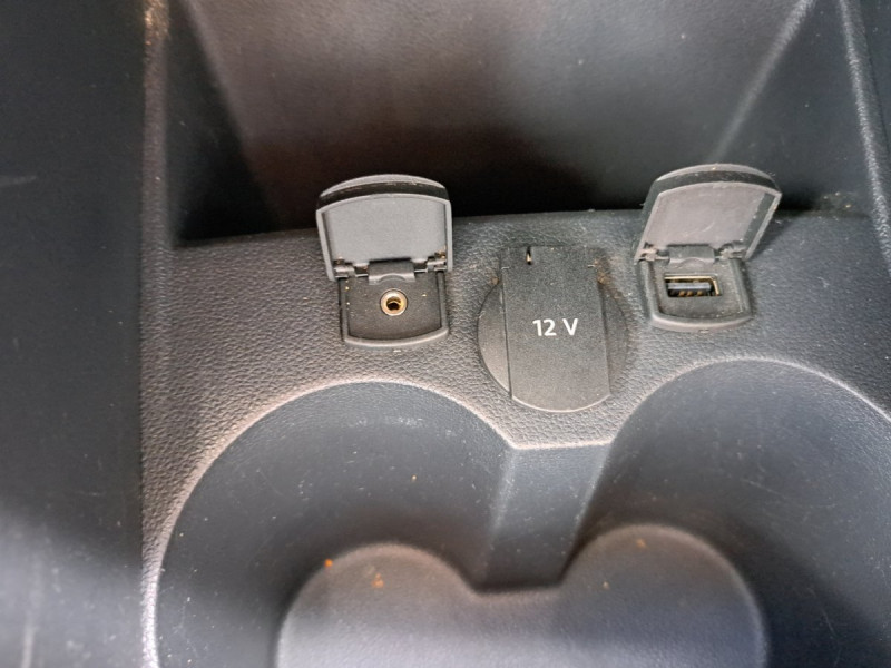 Photo 16 de l'offre de Volkswagen Polo (5) 1.4 TDI 90 Lounge BMT à 9990€ chez Carlyss automobiles Vitré