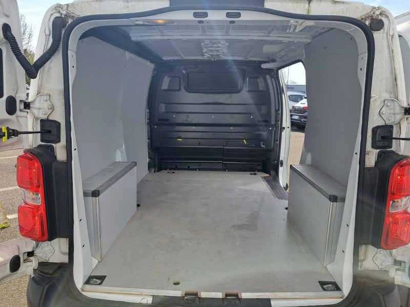 Photo 6 de l'offre de Citroën Jumpy (3) 14992 euros HT M BlueHDi 150 S&S BVM6 Club à 17990€ chez Carlyss automobiles Vitré