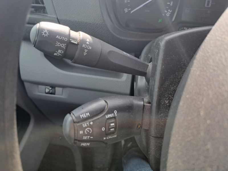 Photo 16 de l'offre de Citroën Jumpy (3) 14992 euros HT M BlueHDi 150 S&S BVM6 Club à 17990€ chez Carlyss automobiles Vitré
