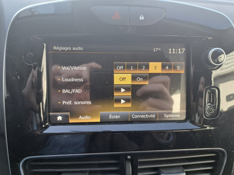 Photo 15 de l'offre de RENAULT Clio (4) Business TCe 90 à 13290€ chez Carlyss automobiles Vitré