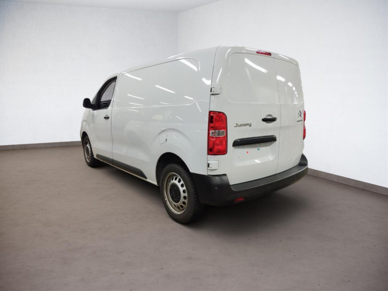 Photo 2 de l'offre de Citroën Jumpy (3) 19158 euros HT Taille M BHDi 145 BVM6 PACK PREM CONNECT à 22990€ chez Carlyss automobiles Vitré