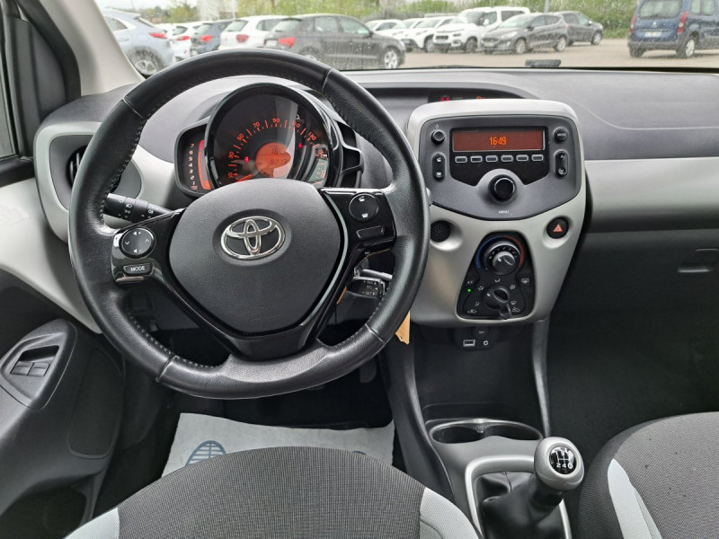 Photo 6 de l'offre de Toyota Aygo (2) 1.0 VVT-i x-play à 7790€ chez Carlyss automobiles Vitré