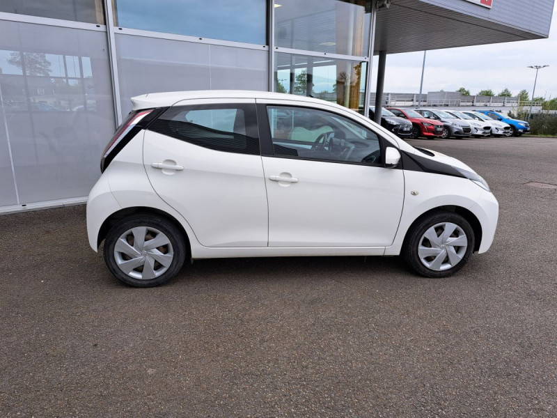 Photo 5 de l'offre de Toyota Aygo (2) 1.0 VVT-i x-play à 7790€ chez Carlyss automobiles Vitré