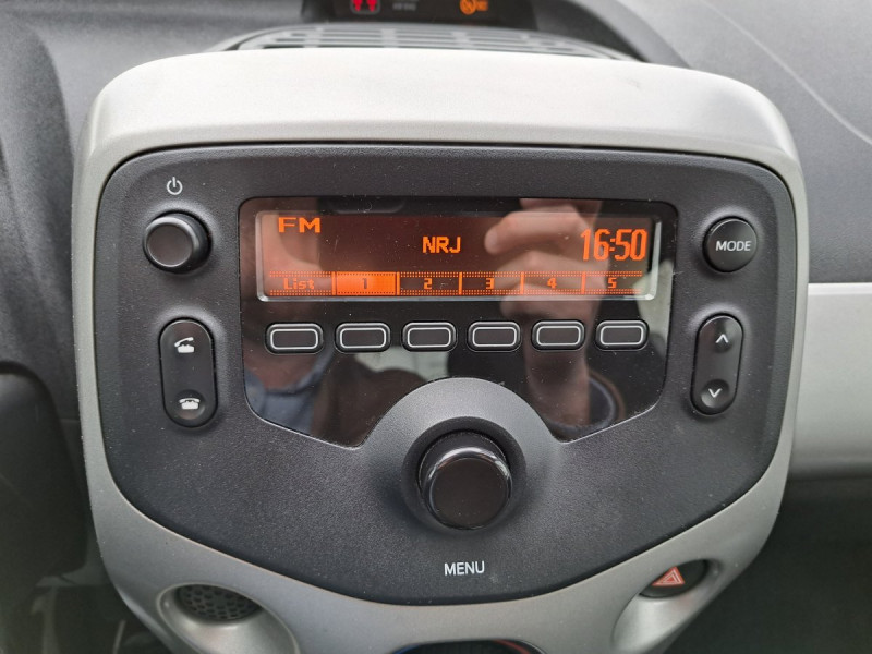 Photo 10 de l'offre de Toyota Aygo (2) 1.0 VVT-i x-play à 7790€ chez Carlyss automobiles Vitré